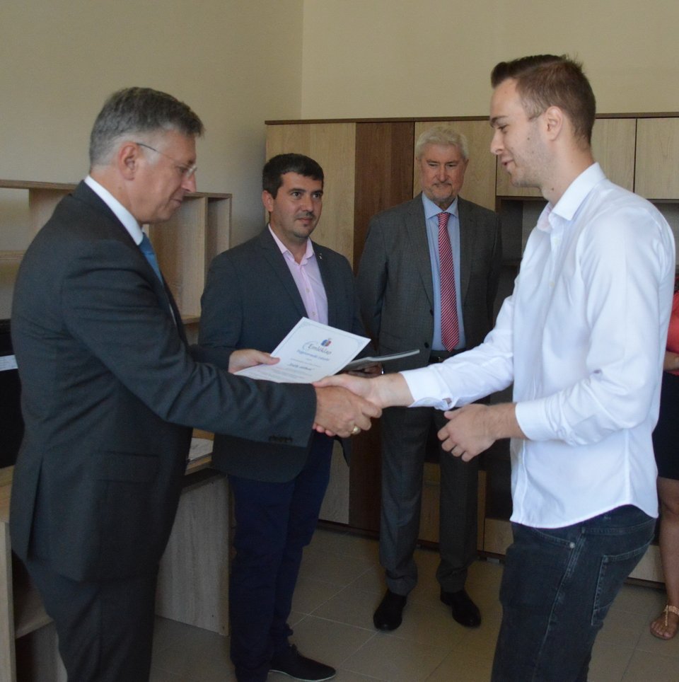 Fecskelakások átadása 13